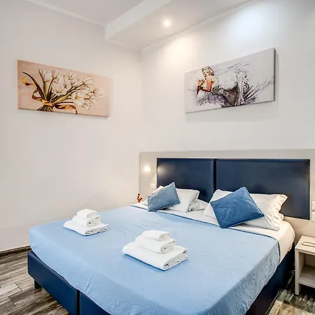 Napoli's Gold Konukevi